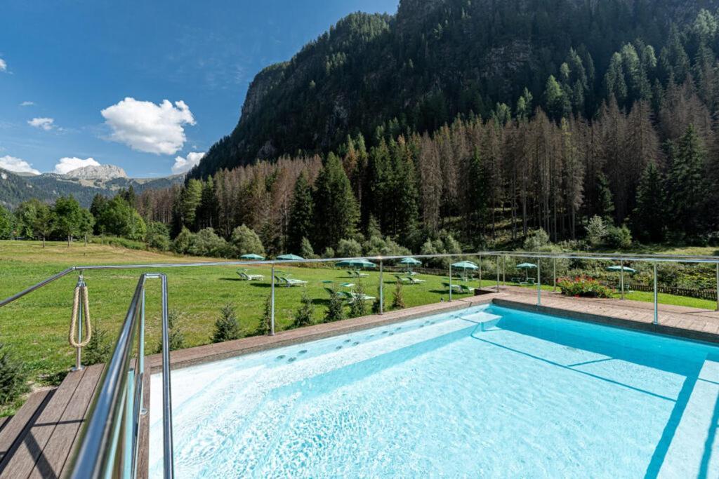 Hotel Diamant Park Campitello di Fassa Exterior foto